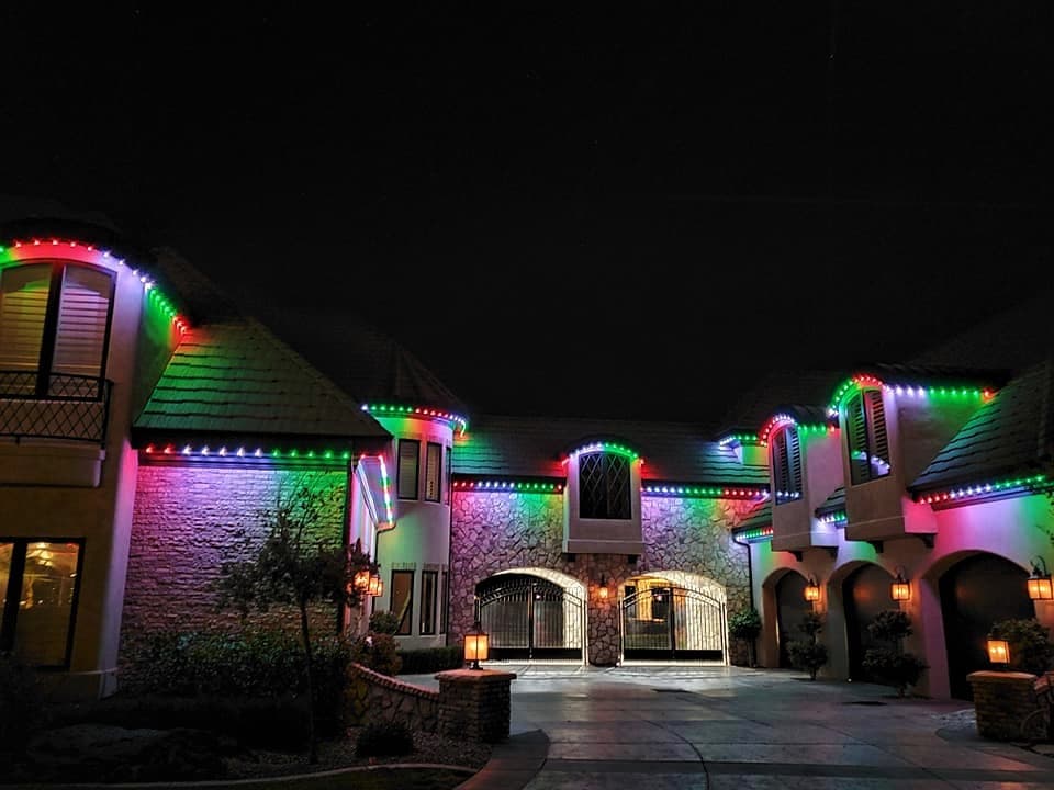 Interior Christmas decorations and wreaths by GTA Christmas Lighting in a Toronto home